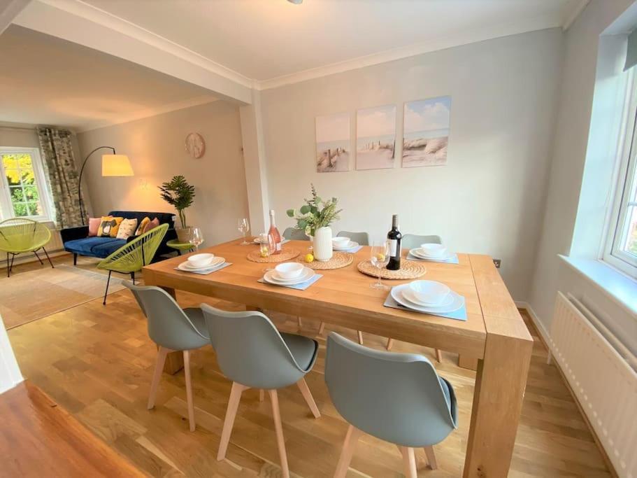 Ferienwohnung Redhill Town Centre 3 Bed House Near Gatwick Airport, Easy Commute To London Exterior foto