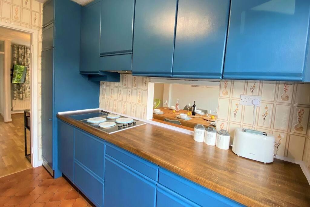 Ferienwohnung Redhill Town Centre 3 Bed House Near Gatwick Airport, Easy Commute To London Exterior foto